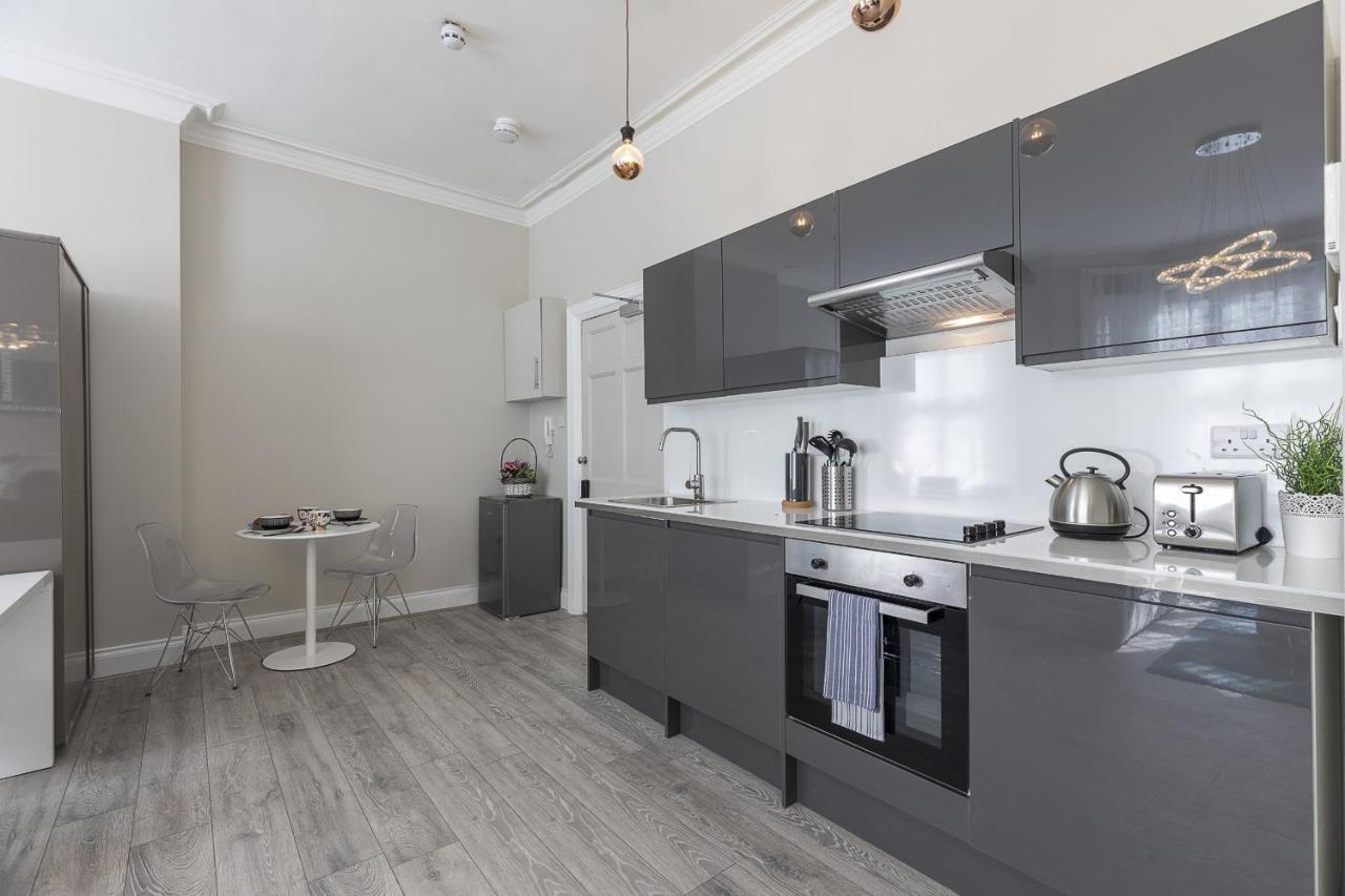 Air Conditioned Apt High St Kensington Apartamento Londres